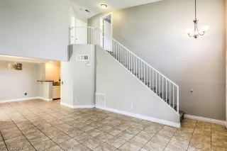 Photo #5: 2196976 Listing