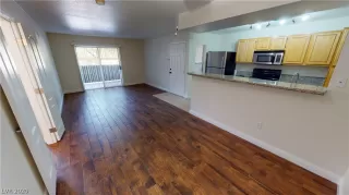 Photo #5: 2197333 Listing