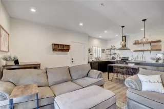 Photo #5: 2197338 Listing 