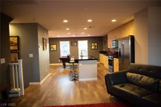 Photo #4: 2197853 Listing