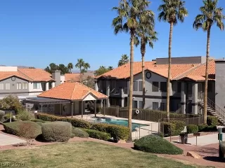 Photo #6: 2198074 Listing