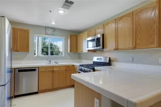 Photo #4: 2198100 Listing