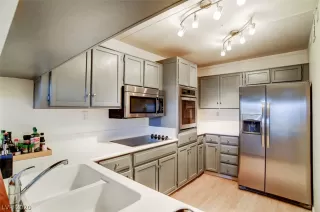 Photo #4: 2198240 Listing