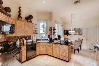 Photo #5: 2198251 Listing 