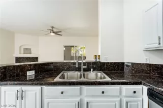 Photo #5: 2198359 Listing