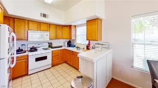 Photo #4: 2198468 Listing