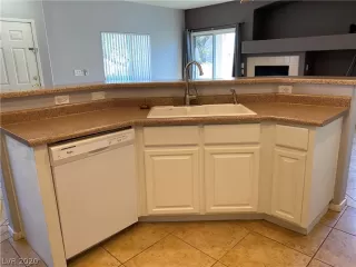 Photo #6: 2198711 Listing