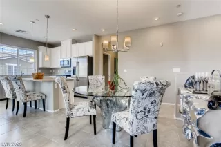 Photo #5: 2198883 Listing