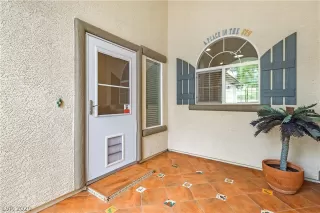 Photo #4: 2198892 Listing