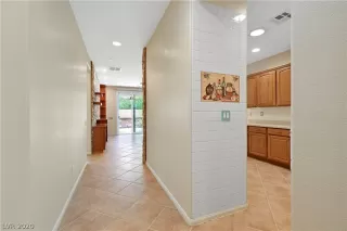 Photo #5: 2198892 Listing