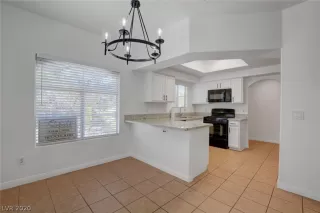 Photo #5: 2198963 Listing