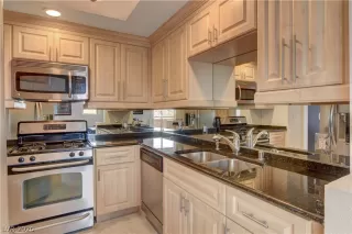 Photo #2: 2198988 Listing