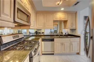 Photo #3: 2198988 Listing