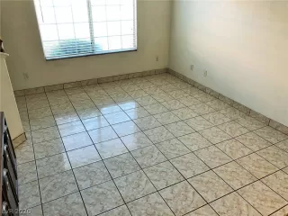 Photo #4: 2199401 Listing