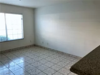 Photo #5: 2199401 Listing