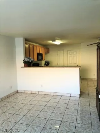 Photo #6: 2199401 Listing