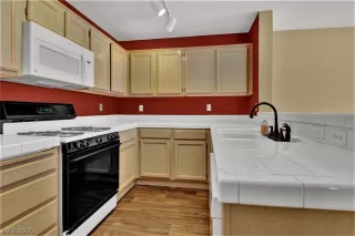 Photo #5: 2199513 Listing