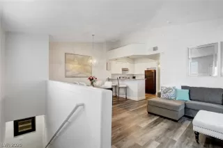 Photo #2: 2199673 Listing 