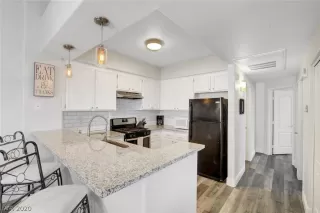 Photo #4: 2199673 Listing 