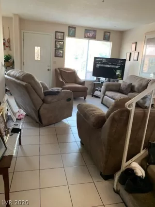 Photo #3: 2199692 Listing