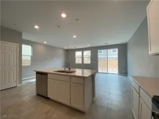 Photo #5: 2199775 Listing