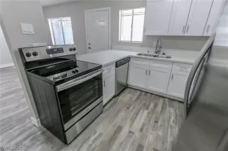 Photo #6: 2199915 Listing