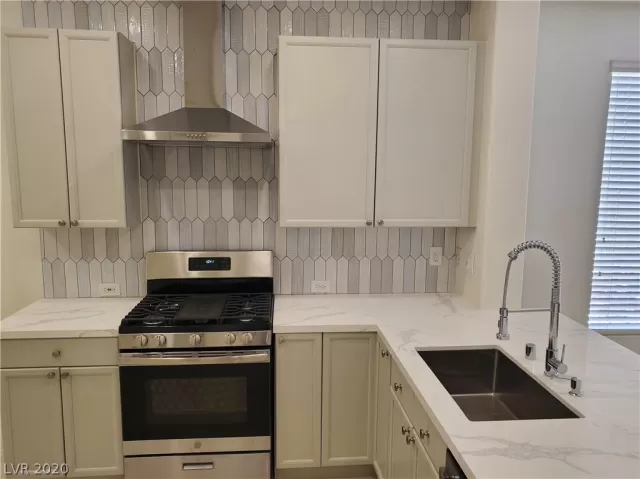 MLS: 2199989 Condo For Sale