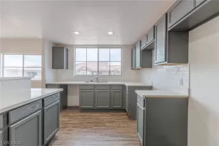 Photo #3: 2200008 Listing