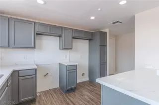 Photo #5: 2200008 Listing