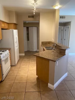 Photo #4: 2200100 Listing