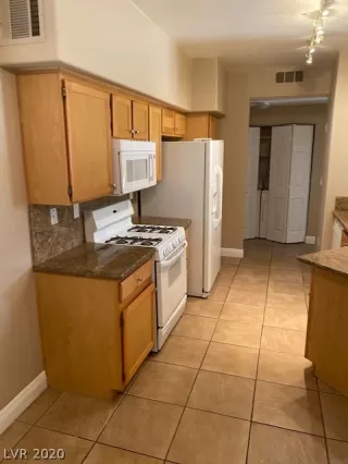 Photo #5: 2200100 Listing