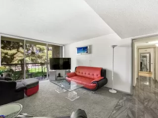 Photo #3: 2200157 Listing