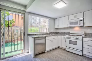 Photo #1: 2200210 Listing