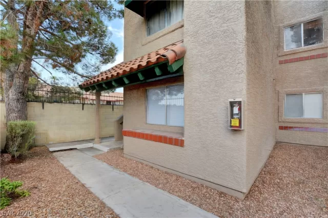 MLS: 2200322 Condo For Sale