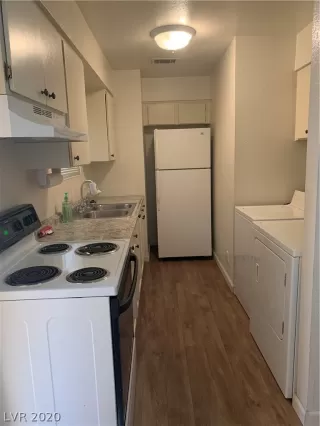 Photo #3: 2200366 Listing 