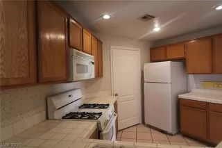 Photo #6: 2200383 Listing