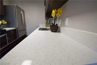 Photo #5: 2200453 Listing