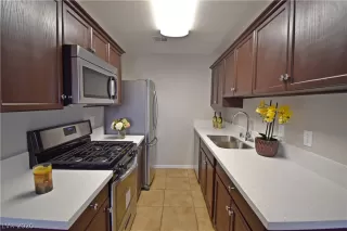 Photo #6: 2200453 Listing