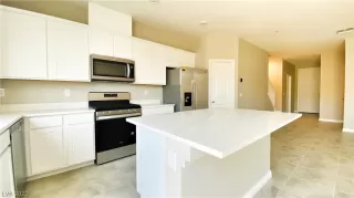 Photo #6: 2200623 Listing