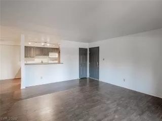 Photo #4: 2200759 Listing