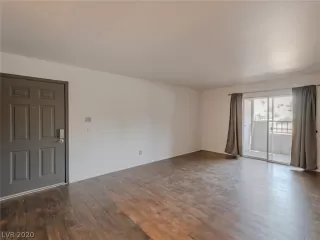 Photo #6: 2200759 Listing