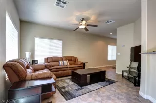 Photo #4: 2200883 Listing