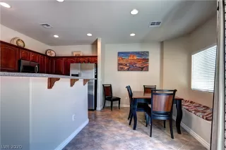 Photo #5: 2200883 Listing