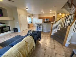 Photo #3: 2201063 Listing