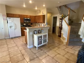 Photo #4: 2201063 Listing