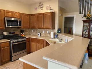 Photo #5: 2201063 Listing