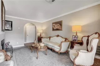 Photo #5: 2201067 Listing