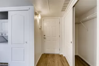 Photo #3: 2201069 Listing