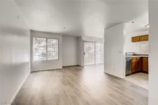 Photo #4: 2201069 Listing