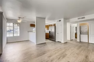 Photo #5: 2201069 Listing